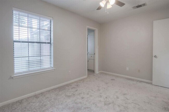 Building Photo - 3011 Sand Dr