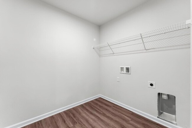 Building Photo - 698 Whispering Creek Ave