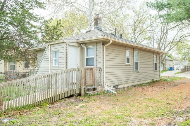 Primary Photo - 308 E Hillside Ave