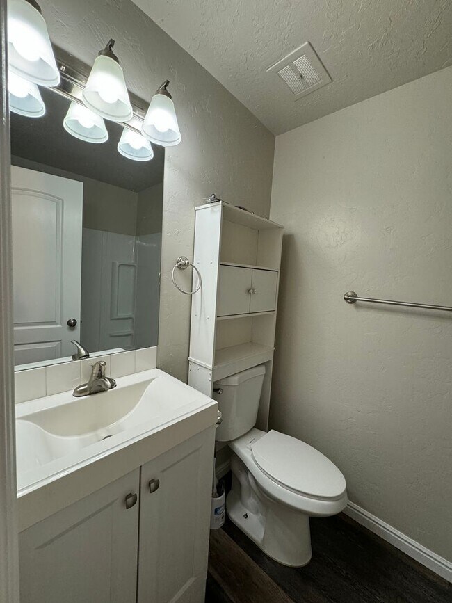 Building Photo - 4418 S Rosehaven Ct