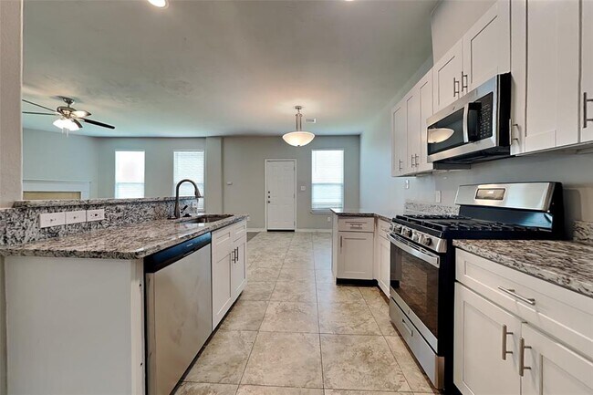 Building Photo - 6602 Albion Cresent Dr