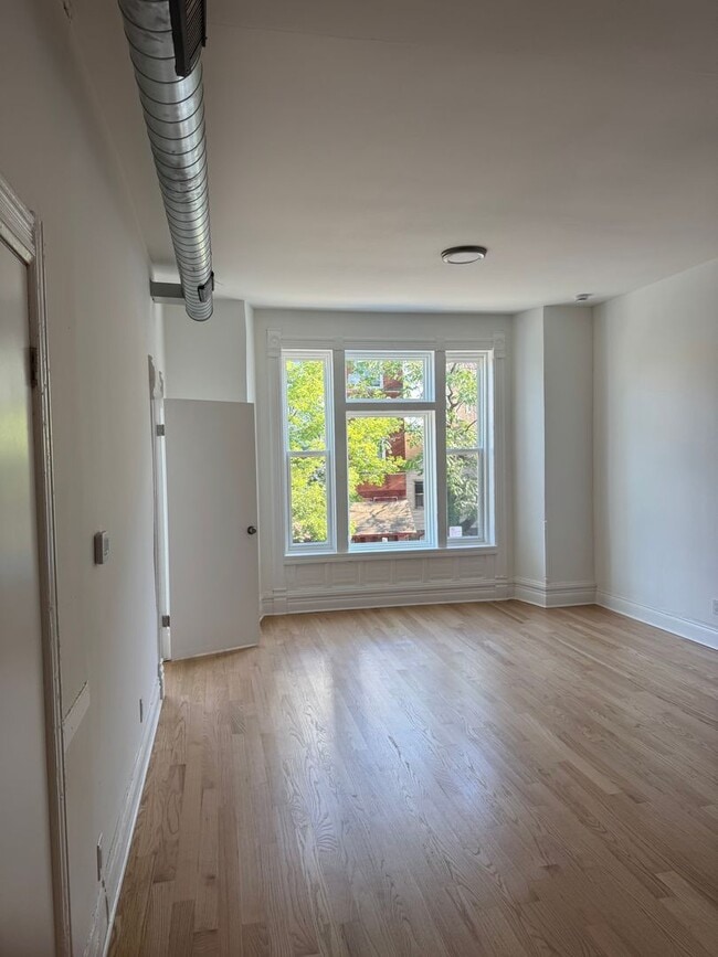 Building Photo - 1634 W 21st St