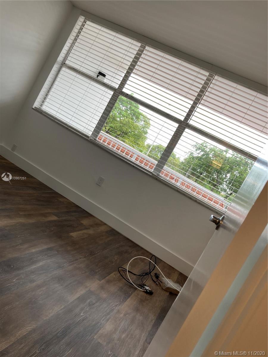 Building Photo - 1300 NE Miami Gardens Dr
