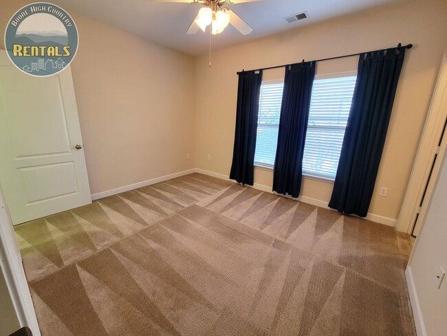 Building Photo - 3bd/3ba Pine Ridge Condo