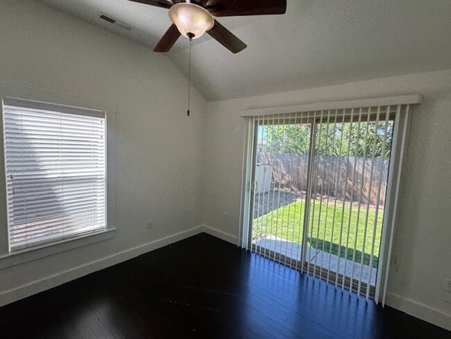 Building Photo - WELL MAINTAINED 3 BR HOME- COMFORTABLE, AFFORDABLE & GREAT LOCATION