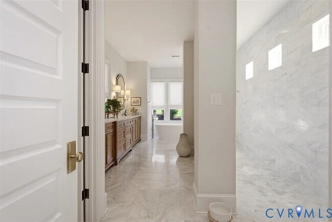 Building Photo - 9311 Larus Ct