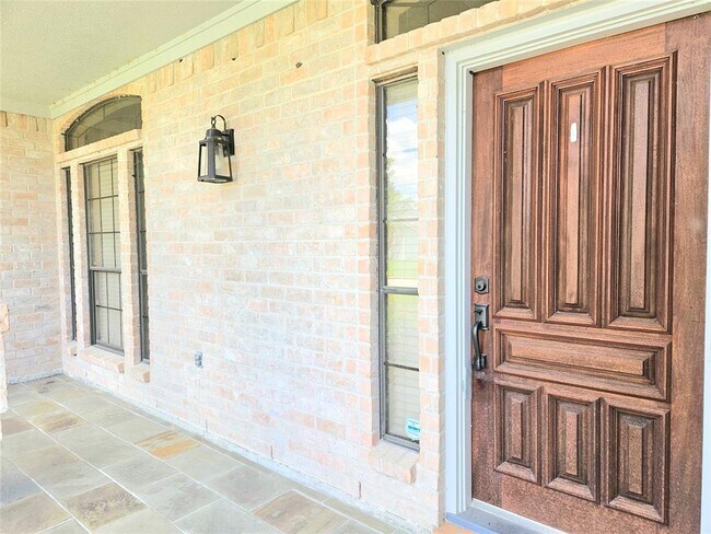 Building Photo - 20402 Sunny Shores Dr