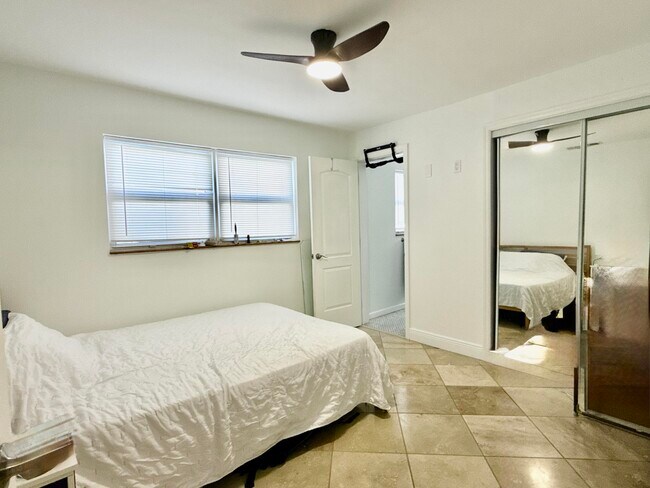 Building Photo - 4540 SW 28th Terrace