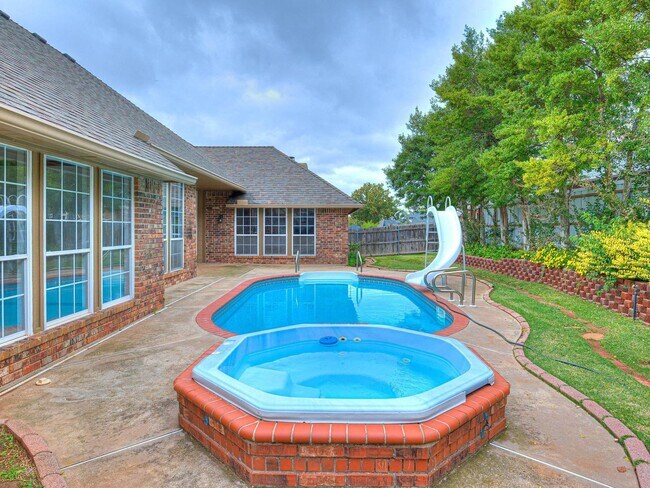 Building Photo - 4 Bedrooms - 3 Bathrooms - 3 Car Garage - ...