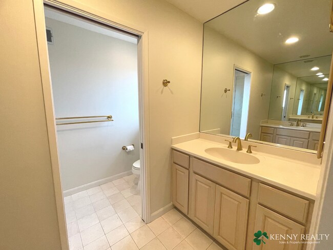 Building Photo - Large 3 Bedroom, 2.5 Bathroom, Great Neigh...