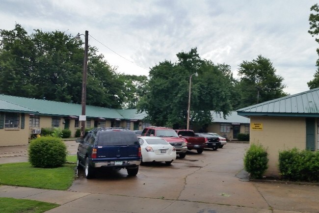 Building Photo - Oaklawn Apartments