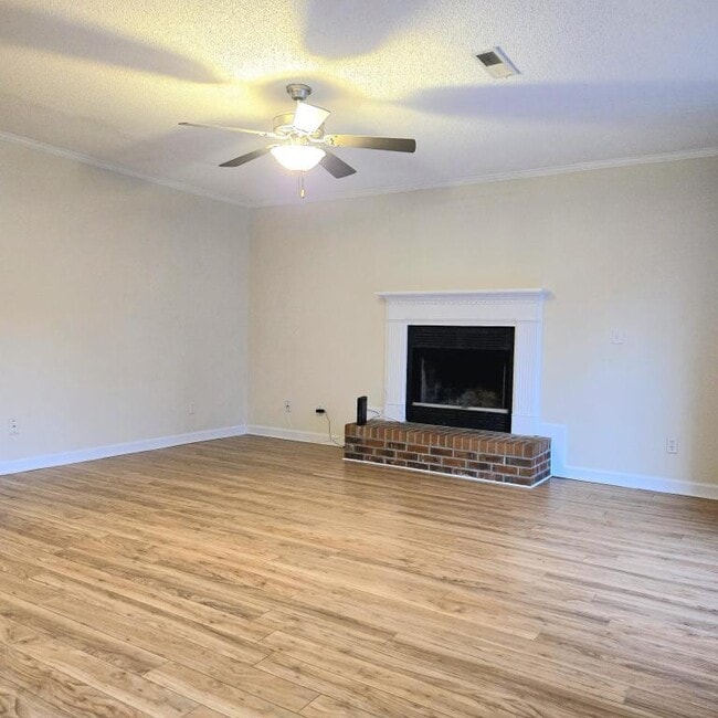 Building Photo - 2700 Thackery Rd