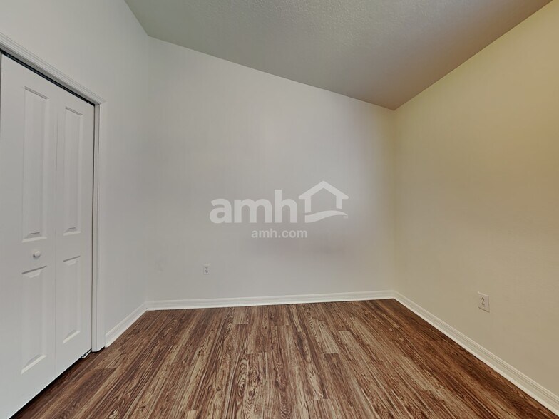 Building Photo - 23121 Emerson Way