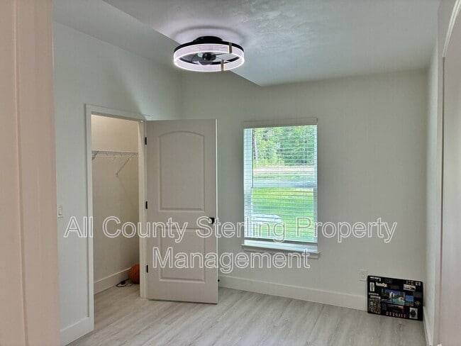 Building Photo - 10230 NE 72nd St