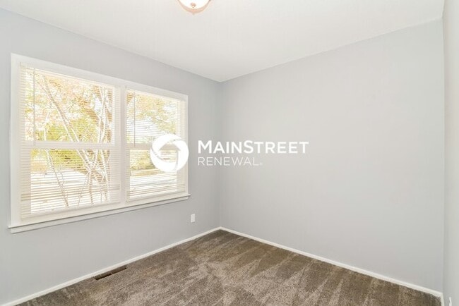 Building Photo - 3 Bedroom Pet-Friendly Home in Kansas City, MO with Main Street Renewal