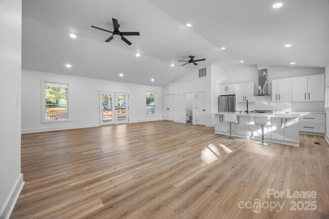 Building Photo - 8625 Cedarbrook Dr