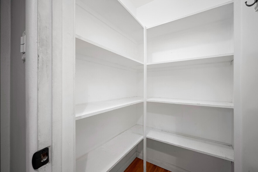 Building Photo - 16026 Valerio St