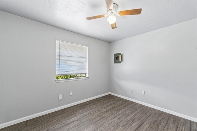 Building Photo - 1401 E St