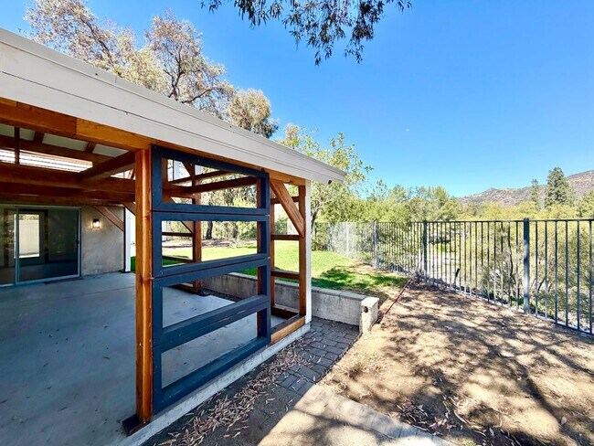 Building Photo - Recently Remodeled 3 Bedroom 2 Bathroom Corner Lot Home Move-in Ready