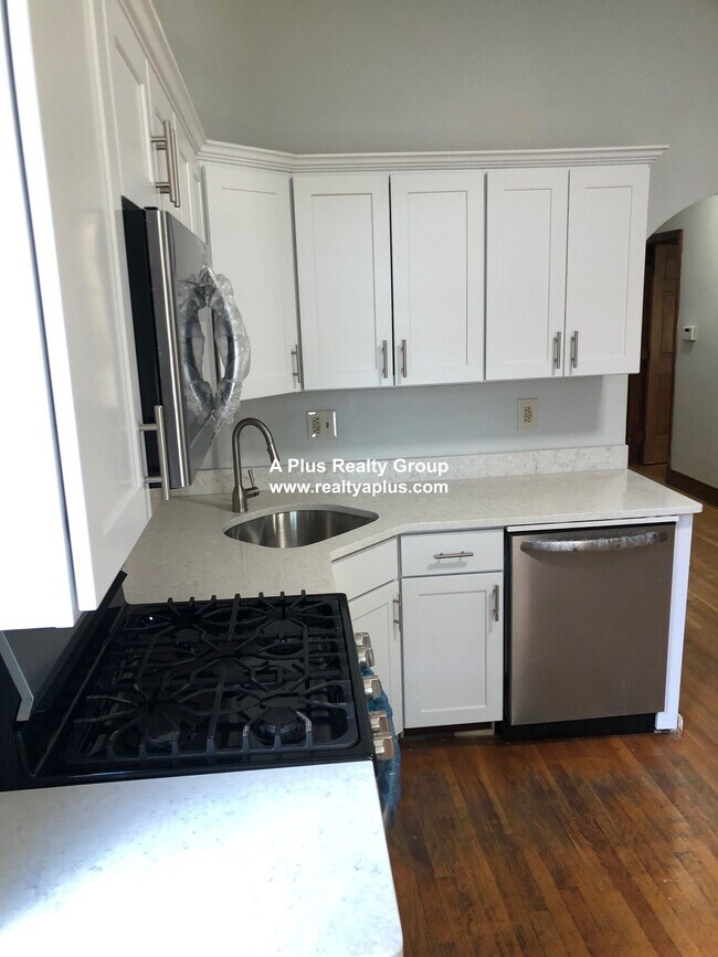 Building Photo - 334 Centre St