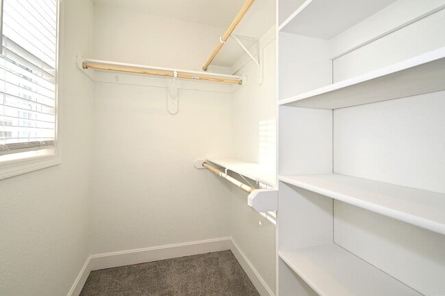 Building Photo - 3 Bedroom, 2.5 Bath Duplex