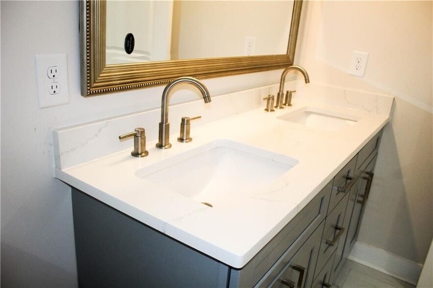 Building Photo - 970 Bates Rd