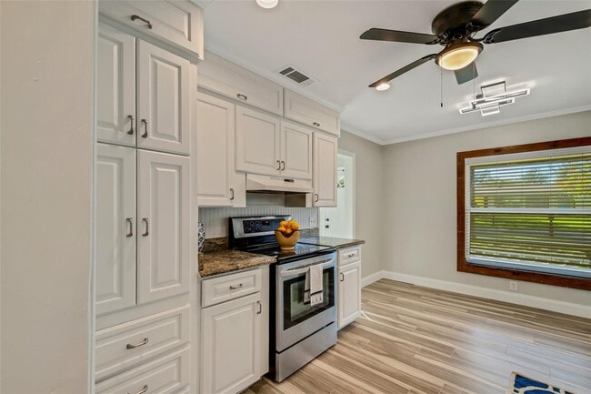 Building Photo - 1824 Roanoke Ave