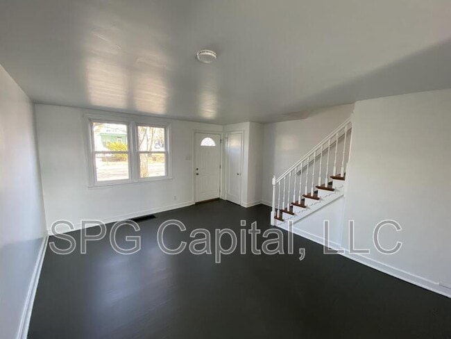 Building Photo - 2529 Derry St