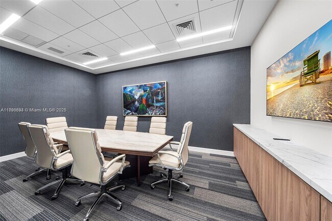 Building Photo - 888 Brickell Key Dr