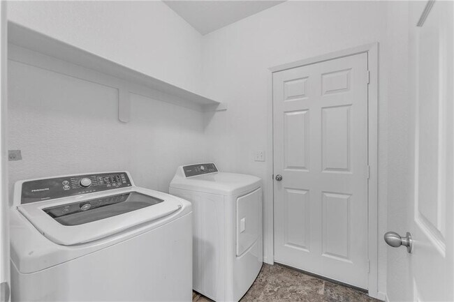 Building Photo - 4404 SW Gallatine Ave