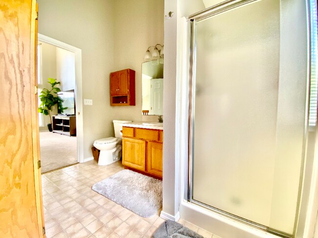 Building Photo - 30 Tamarack Ct