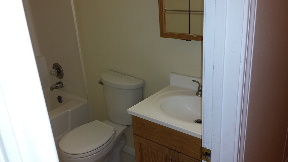 Building Photo - 8122 Verlynda Dr