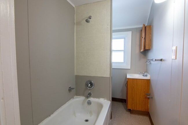 Building Photo - Garden Dr 1500-1502 MLR