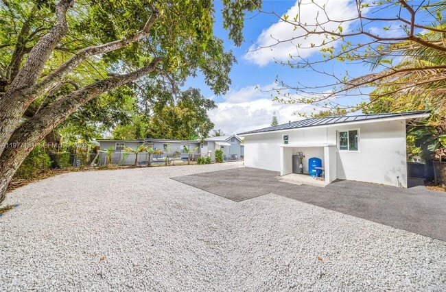 Building Photo - 250 NW 98th St