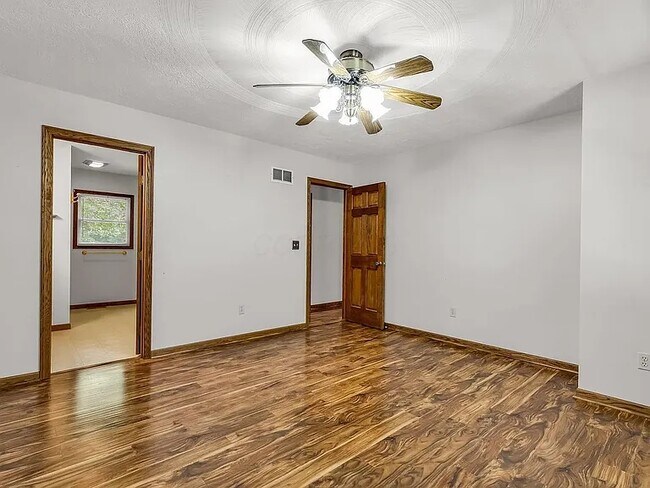 Building Photo - 428 Grand Ridge Dr