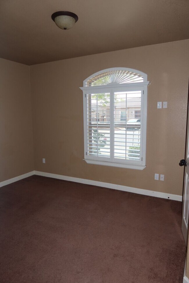 Building Photo - 14029 Rainbow Point Dr