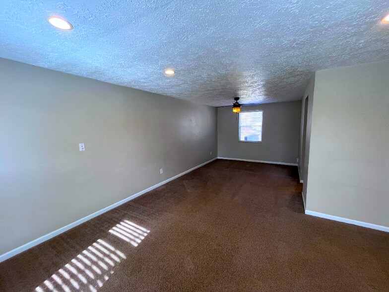 Building Photo - 1010 Yellow Pine Ct