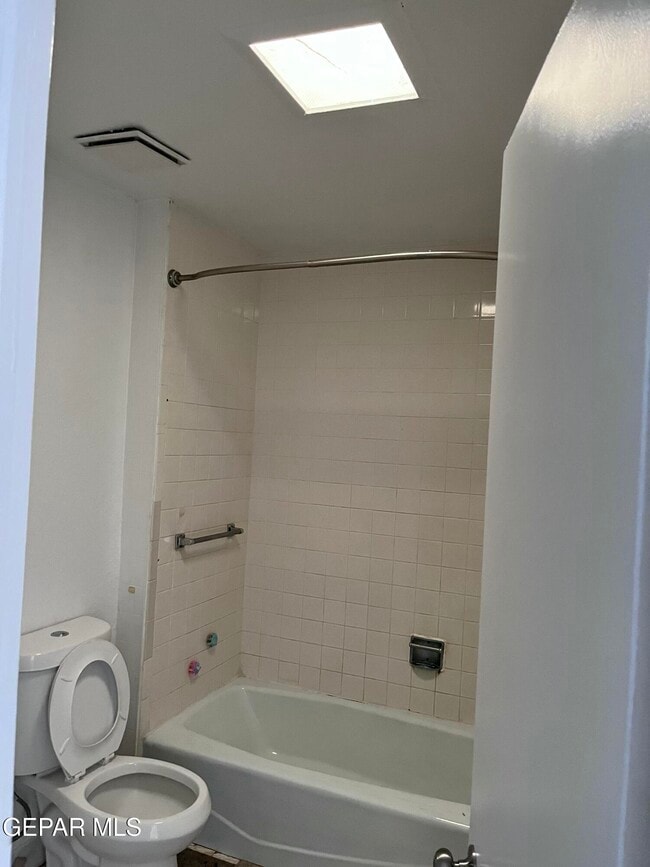 Building Photo - 10418 Ashwood Dr