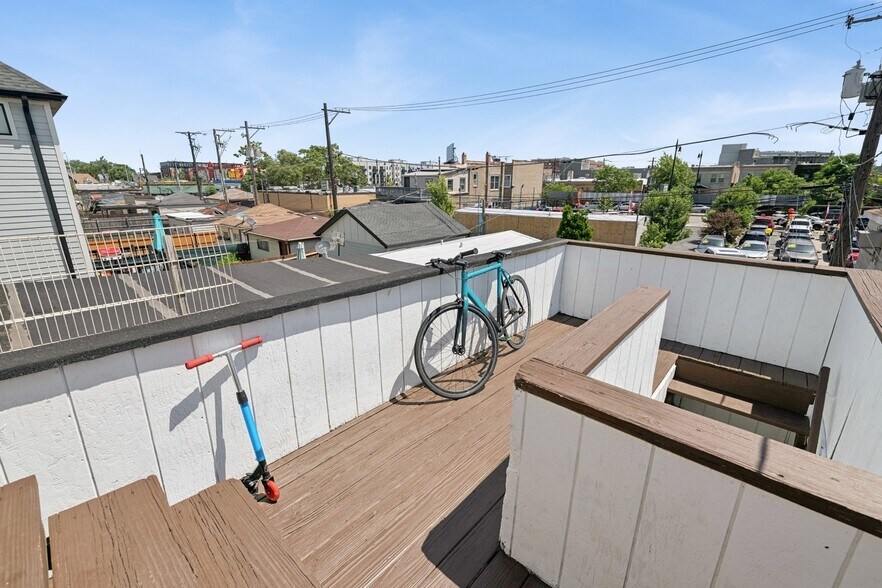 Building Photo - 2727 N Artesian Ave