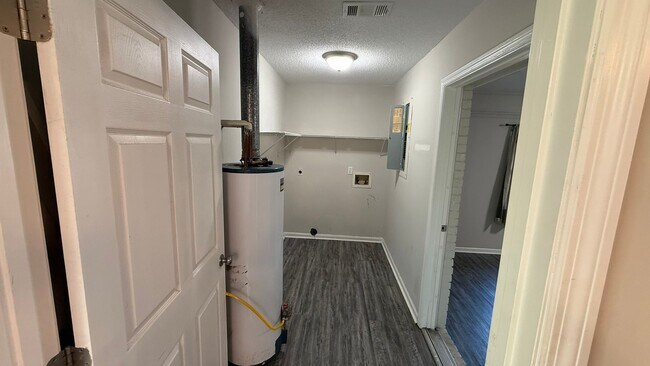 Building Photo - RATE DROP ALERT! (was $1725/month)