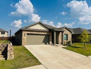 Building Photo - ***Move-in Special*** Move in by 11/15/202...