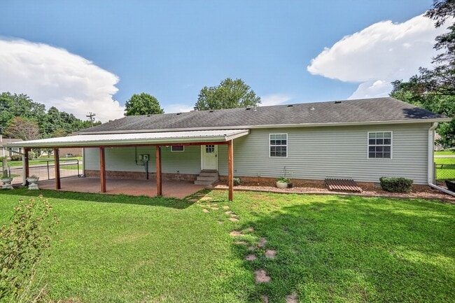 Building Photo - 2504 Angelyn Dr