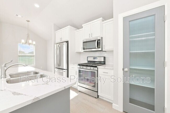 Building Photo - 13500 Watson Dr