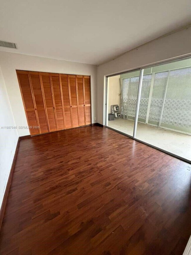 Building Photo - 200 Waterway Dr S