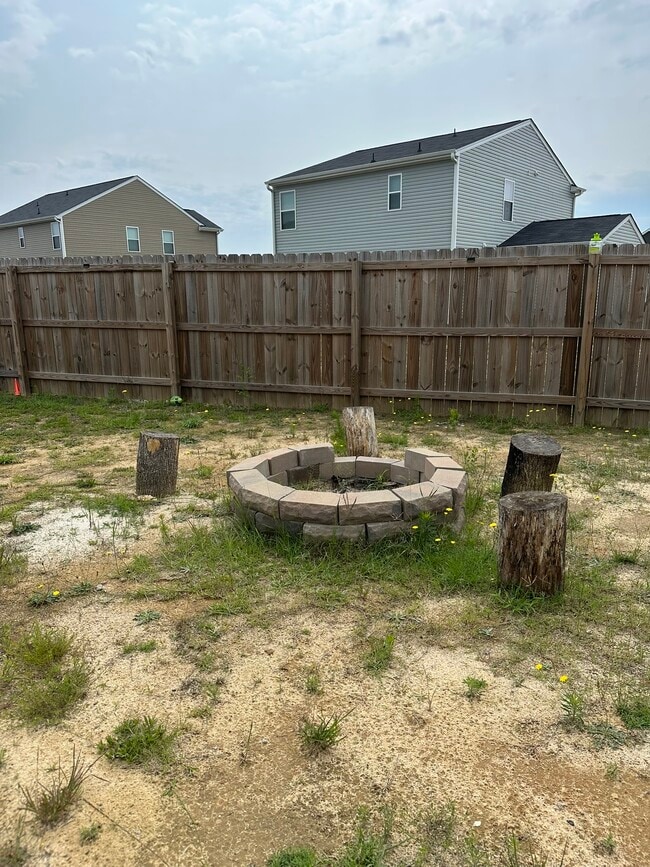 Building Photo - 1709 Redbout Ct