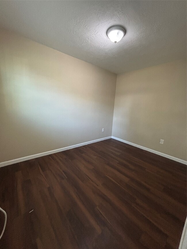 Building Photo - 17109 River Rd