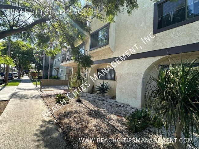 Building Photo - 1043 E 5th St