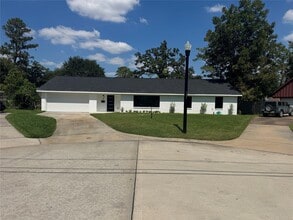 Building Photo - 6 Pom Ct