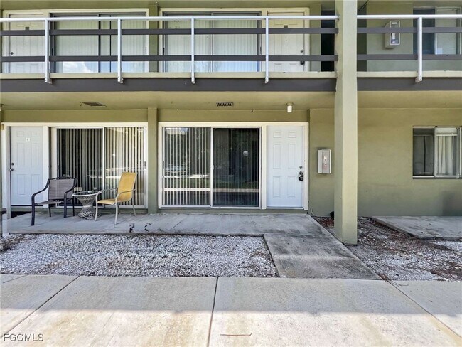 Building Photo - 1852 Golf View Ave
