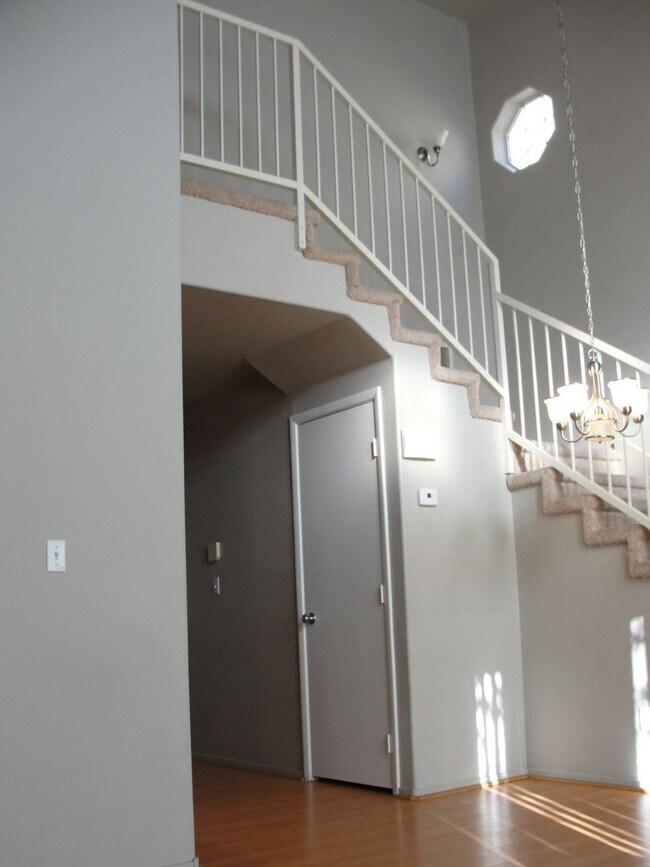 Building Photo - 5258 Steinbrenner Ln